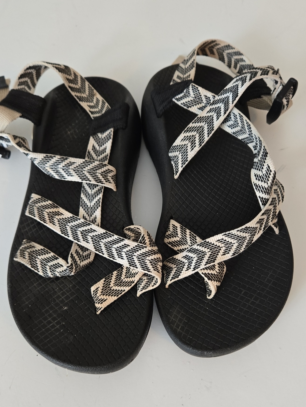 Women's Chacos Size 8 Black And White